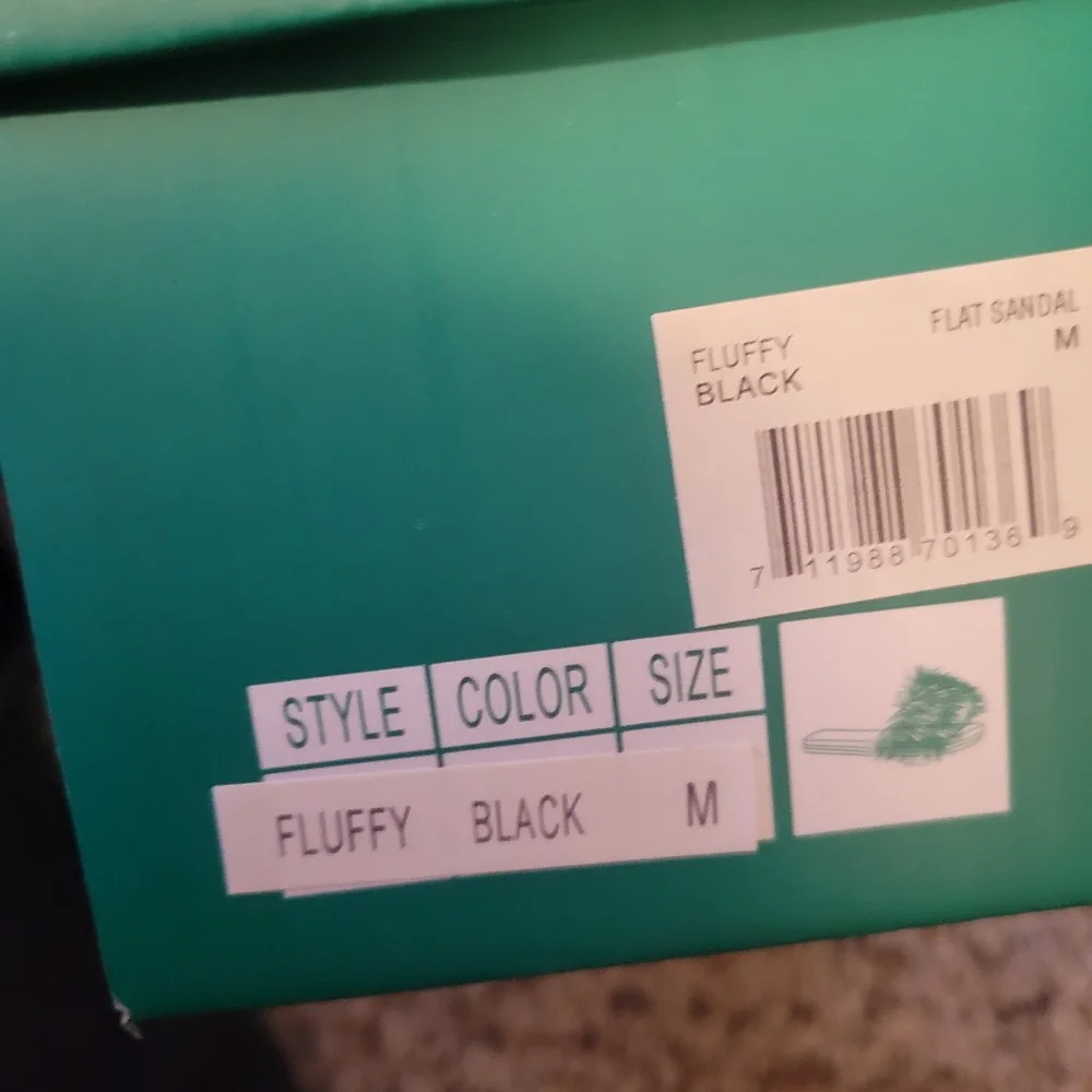 Lauren Lorraine NEW Fluffy Black‎ Slides Size Medium